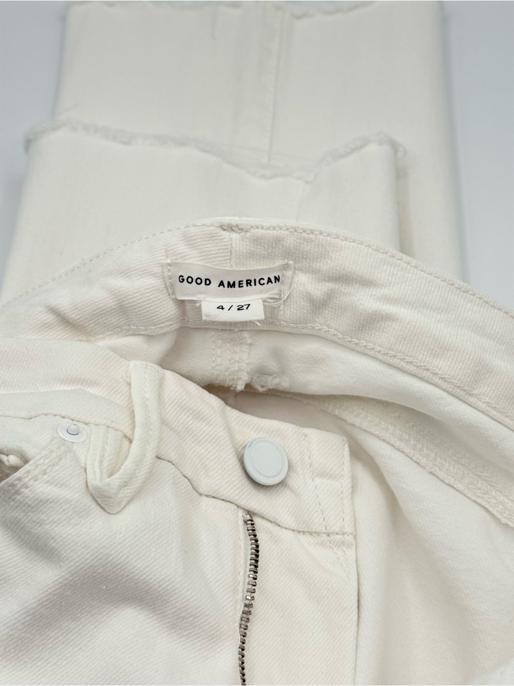 Good American Good Legs White Straight Jeans Raw Hems Women’s Size 4/27 - Picture 8 of 9